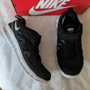 Nike Free Run 2 PSV Kids Black Velcro no lace DA2689 004 (2021)